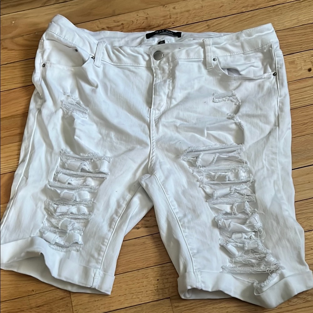 Wax Jean Women's White Distressed Shorts